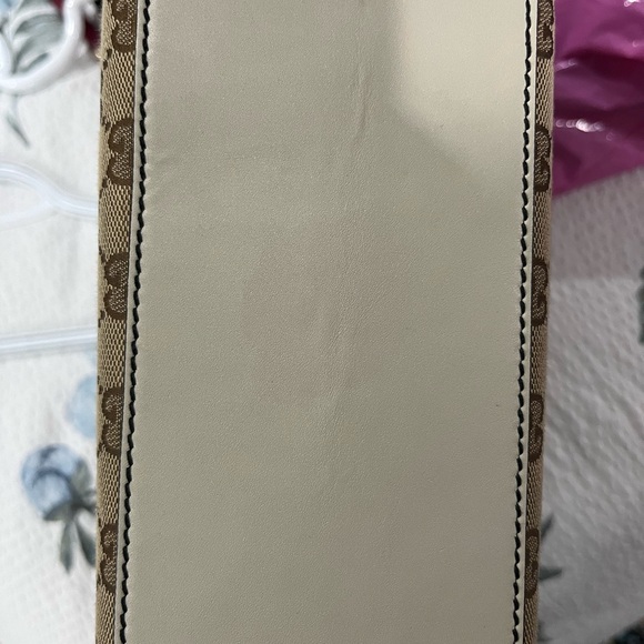 Authentic Gucci Emily Flap Chain Purse. - Picture 5 of 8